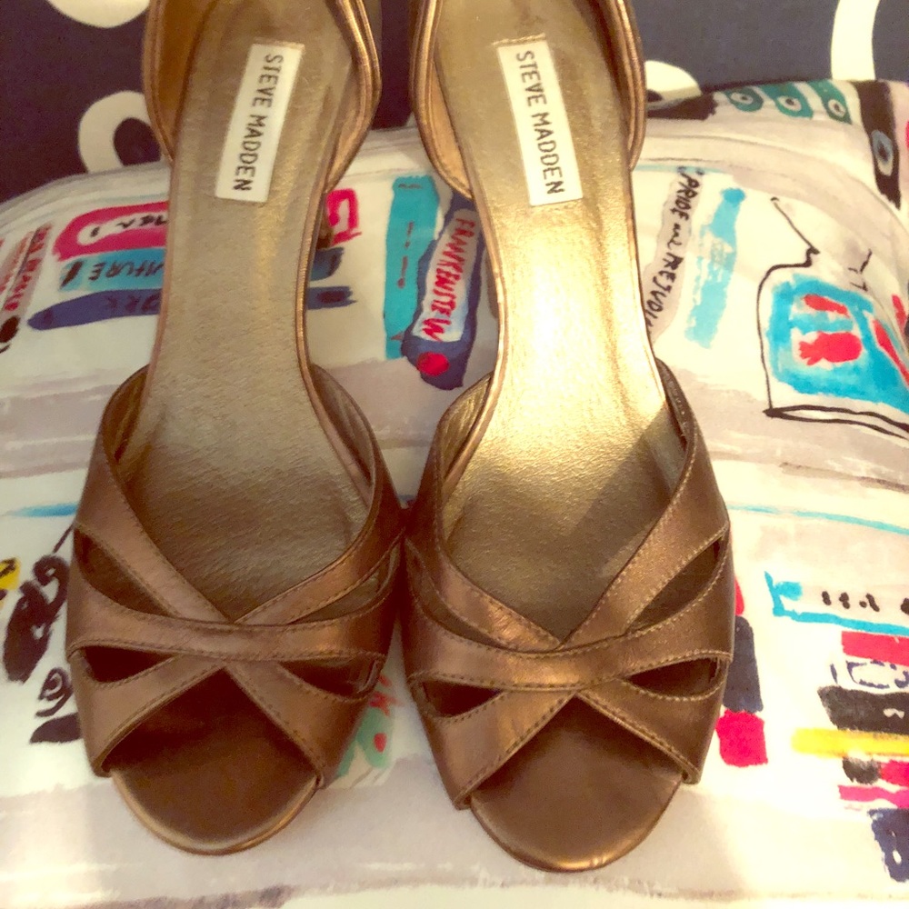 Steve Madden stunning bronze d’orsay heels. 💛💛